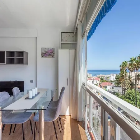 Sunny Seaview Apartment *