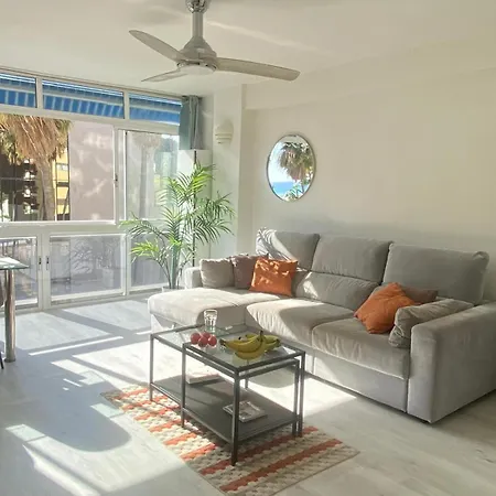 Sunny Seaview Apartment *